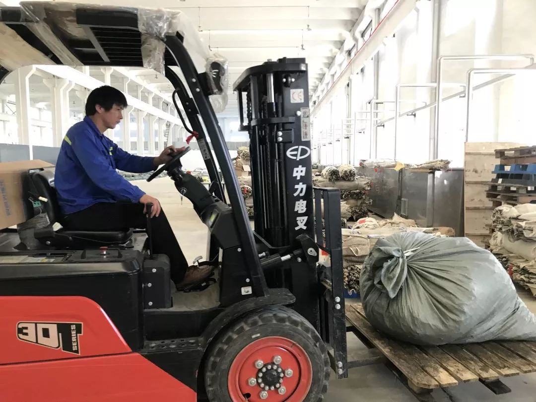 【<a href=http://www.yuquanpf.com target=_blank class=infotextkey>雙良</a><a href=http://www.yuquanpf.com target=_blank class=infotextkey>新型光催化</a>】“堅(jiān)守”在汗水中閃光