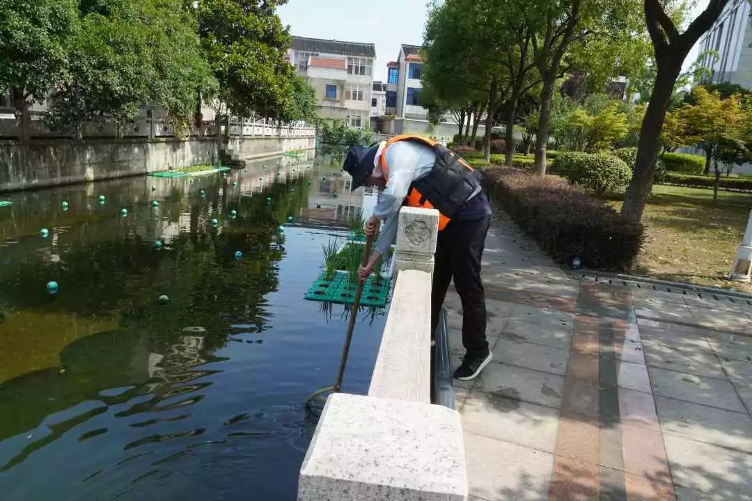 【<a href=http://www.yuquanpf.com target=_blank class=infotextkey>雙良</a><a href=http://www.yuquanpf.com target=_blank class=infotextkey>新型光催化</a>】“堅(jiān)守”在汗水中閃光