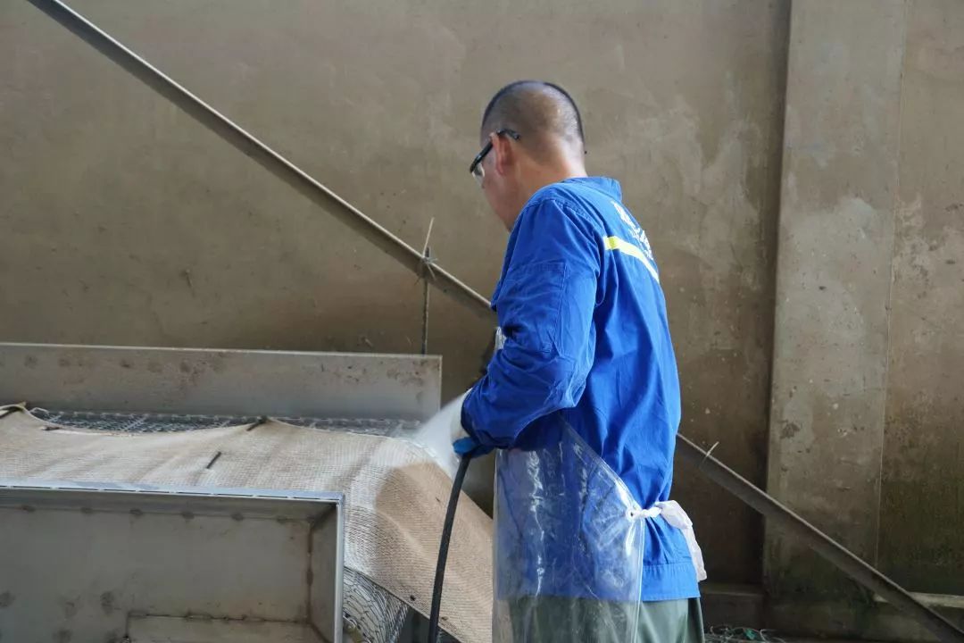 【<a href=http://www.yuquanpf.com target=_blank class=infotextkey>雙良</a><a href=http://www.yuquanpf.com target=_blank class=infotextkey>新型光催化</a>】“堅(jiān)守”在汗水中閃光